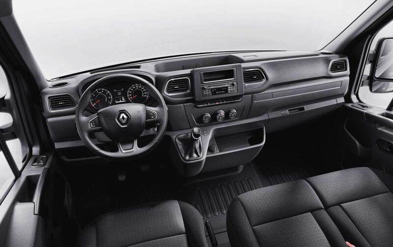 Sitzbezüge in Carbongrau, Chromapplikationen am Armaturenbrett  sowie ein schwarzer und verchromter Schaltknauf zeichnen den Inneraum des Red-Edition-Sondermodells aus. (Renault Trucks)