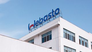 Das Webasto-Werk grenzt unmittelbar an den Güterbahnhof Neubrandenburg. (Webasto)