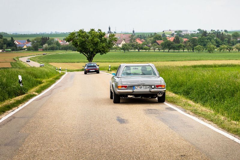 Neben Wein bietet Mainfranken auch wunderschöne Landschaften, die zum Befahren mit Oldtimer oder Motorrad einladen. (Stefan Bausewein)