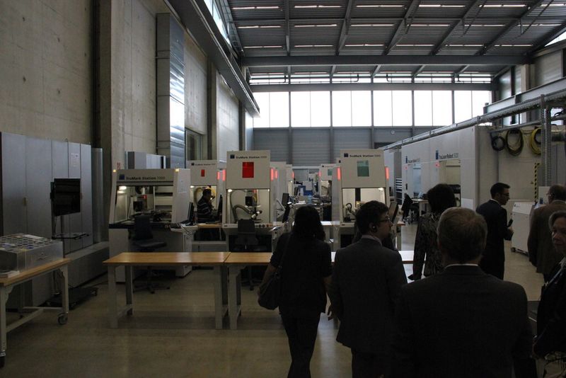 Das Allerheiligste bei Trumpf Laser- und Systemtechnik: Der Erprobungsbereich, wo die Laseranlagen montiert und auf Herz und Nieren geprüft werden. (Bild: Königsreuther)
