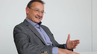 Richard Markus, Leiter Internationales Key Account Management Transport bei Wago, spricht über 40 Jahre Federzugklemmtechnik im Bahn-Einsatz. (Olaf Meier)