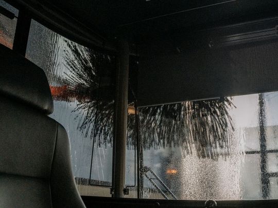 Bei optimalem Anpressdruck der Bürsten wäscht die Anlage am gründlichsten und am energieeffizientesten. Im digitalen Zwilling kann das exakt simuliert werden. (Bild:  Mitsubishi Electric)