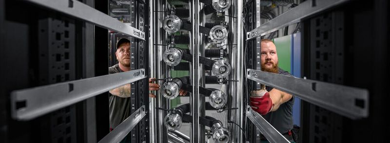 Wie kommt die Kühllösung ins Rechenzentrum? Wie wird sie in den Service eingebunden? Diese Praxisfragen sind hoch relevant für den Einsatz in großer Skalierung.(Bild:  Rittal)