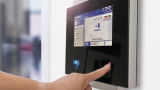 Objektschutz durch ein Zeiterfassungsterminal (© Miditec)
