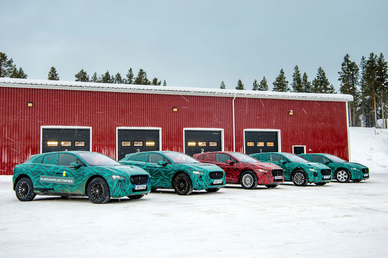 Vier Wochen vor der Premiere musste sich das Auto gegen arktische Temperaturen durchsetzen.  (Jaguar Land Rover)