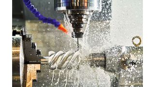 Kühlschmierstoffe sind unverzichtbar bei der Zerspanung. Sie verringern die Reibung zwischen Werkzeug und Werkstück und führen Wärme ab. (©Kadmy - stock.adobe.com)