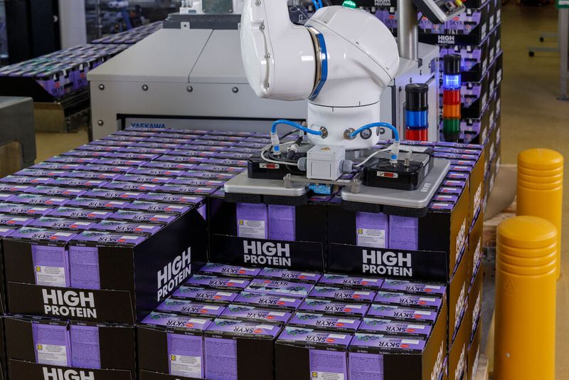 Eine zentrale Komponente ist das von Profipack selbst entwickelte, modulare MRK-Leichtbau-Vakuum-Greifsystem. (Bild: Yaskawa Europe)