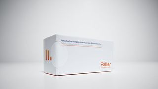 Vor Manipulation geschützt: Das neue Papier-Verschlussetikett von Faller Packaging ist eine recycelbare Tamper-Evident-Lösung.  (Bild: Faller Packaging)