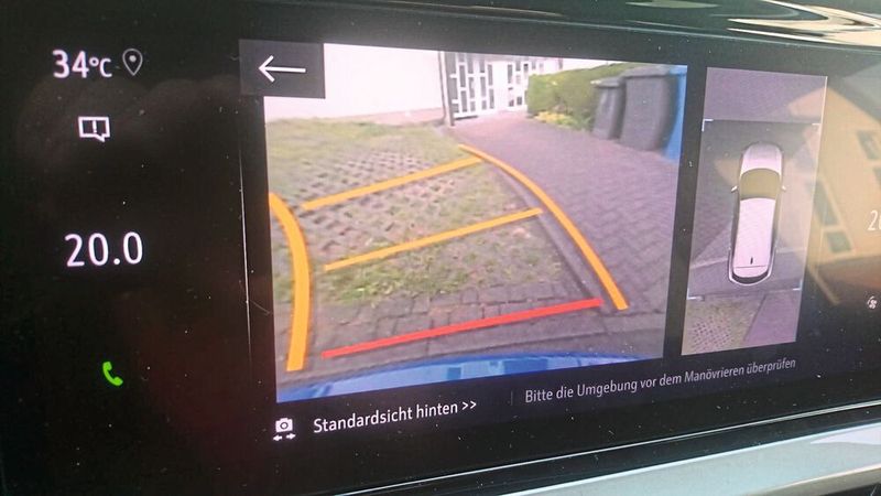 ... man landet mit dem Fahrzeug weiter außen als angenommen – in diesem Fall außerhalb der Begrenzungssteine. (Bild: Sven Prawitz/Automobil Industrie)