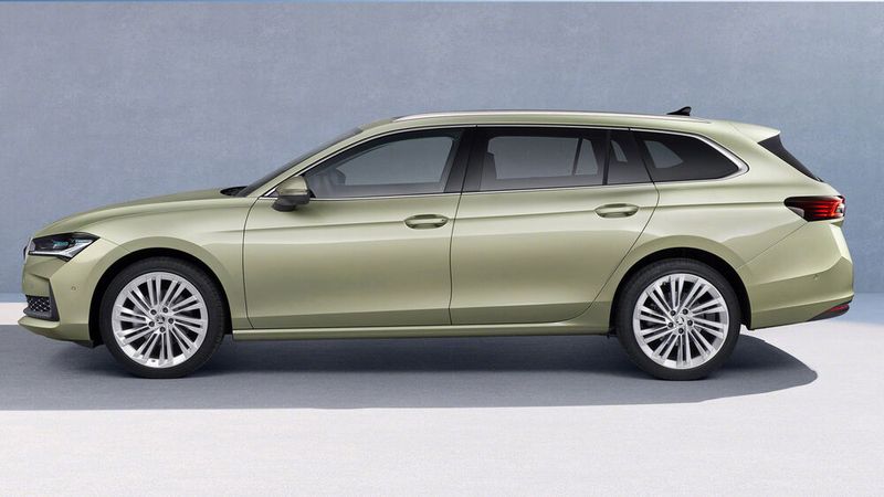 Durch den Längenzuwachs erhält der Kombi mit 690 Litern einen noch größeren Kofferaum als die Limousine. Mit umgelegter Rücklehne setzt er zudem eine neue Bestmarke bei 1.920 Litern.  (Bild: Skoda)