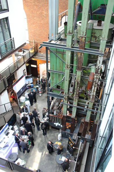 Vor 120 Jahren bescherte das Gaswerk dem Hamburger Westen erstmals Licht in Straßen und Häusern. Heute bietet das im Jahr 2000 eröffnete Hotel Gastwerk ein einmaliges Ambiente für die STORAGE & DATAMANAGEMENT Technology Conference in Hamburg. (Bild: Svenja Mohn)