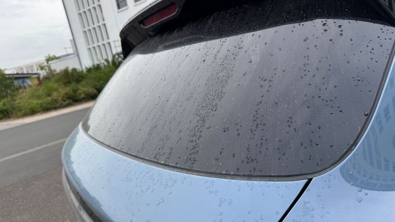 3. Die Besonderheiten (3): Einen Heckscheibenwischer gibt es im Leapmotor B10 nicht. Das erschwert dem Fahrer, je nach aktuellen Bedingungen, durchaus die Sicht nach hinten während der Fahrt. (Bild: Achter – VCG)