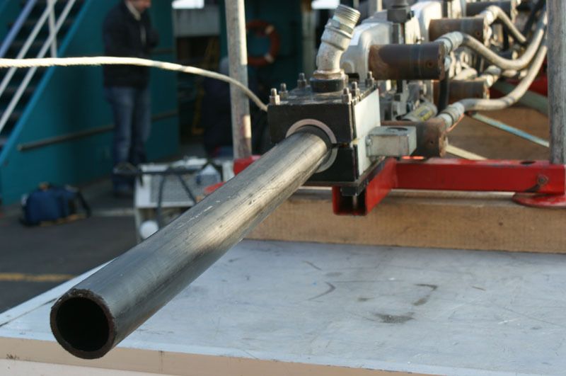 Hier geht´s durch. Das ist das hintere Ende der Kabelführung. (Archiv: Vogel Business Media)