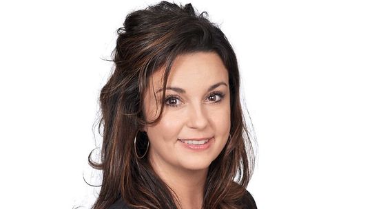 Emilie Rebetez devient la nouvelle CEO d'easyDec et reprend ainsi la suite de son père Didier Rebetez, fondateur de l’entreprise.(Source :  Groupe Acrotec)