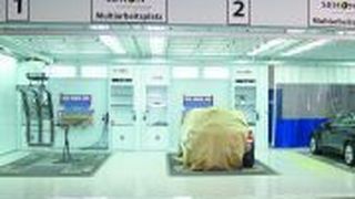 „Einmal hin, alles drin“ – Multiarbeitsplätze konzentrieren nahezu alle Lackarbeiten an einem Platz. Fotos: Dominsky (Archiv: Vogel Business Media)