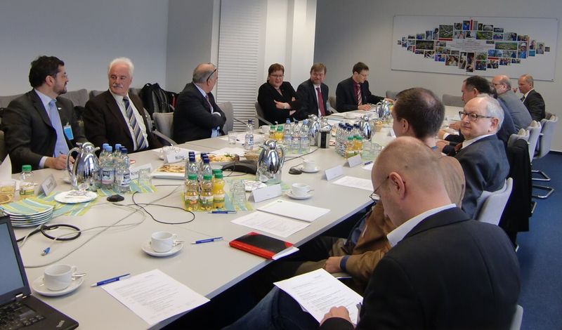 Auf Einladung des Standortnetzwerks Ce Chem Net und des Clusters Chemie/Kunststoffe Mitteldeutschland tagten rund 20 Vertreter der chemischen Industrie Ostdeutschlands in Schkopau. (Bild: CeChemNet)