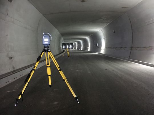 (Daten auf der Baustelle erfassen und ins 3D-Modell überführen: 3D-Scanning und Field-to-BIM sind bei Sanierungs- oder Erweiterungsmaßnahmen eine ideale Grundlage für eine präzise Modellierung, um auf der Baustelle Kosten zu sparen. Das Programm umfasst komplette 3D-Scan-Dienstleistungen, inklusive Punktwolkenanalysen.Bild: Fischer)