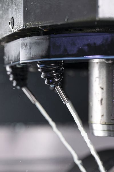 Die Kühlmitteldüsen liefern einen Kühlmitteldruck von maximal 15 bar.  (Bild: Horn/Sauermann)