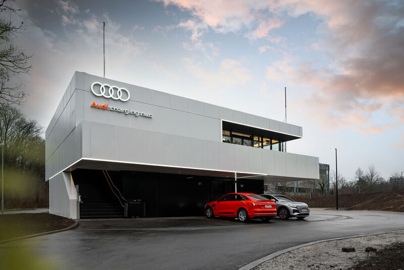Statt auf maximale Reichweite setzt Audi auf schnelles und komfortables Laden - wie hier im Charging Hub.