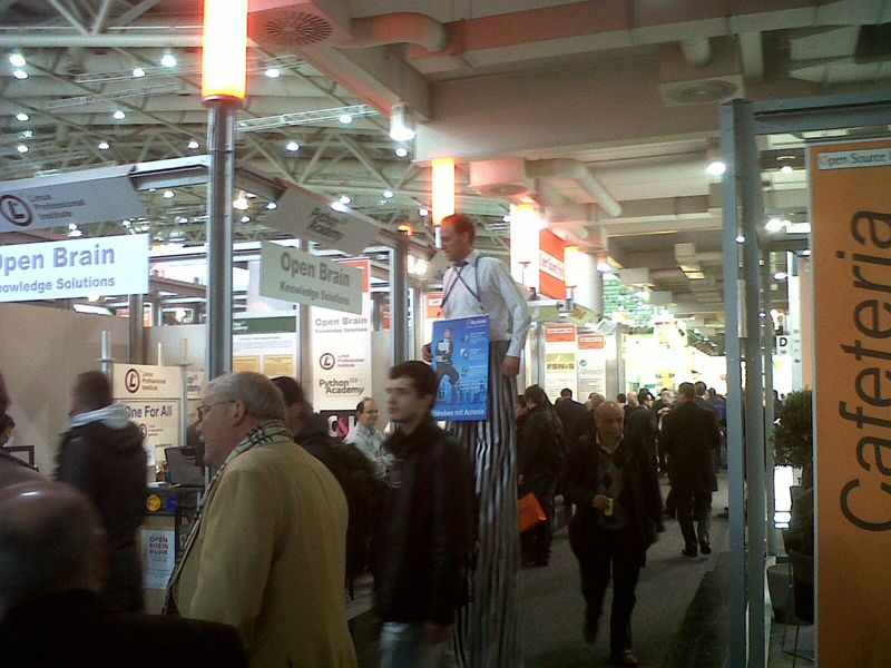 CeBIT 2011: Den Überblick behalten. (Bild: fka)