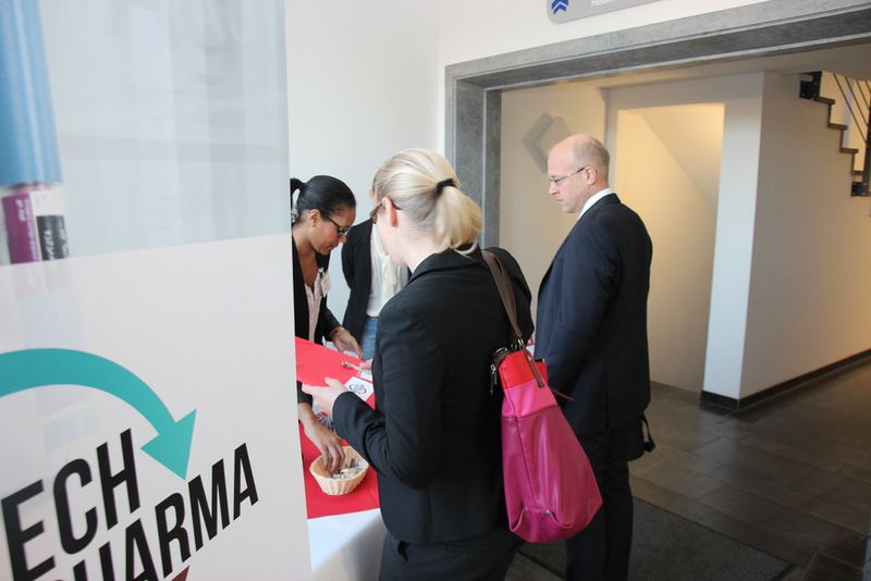 Einchecken fürs „1. Fachsymposium Medtech meets Pharma“. (Bild: Reinhardt)