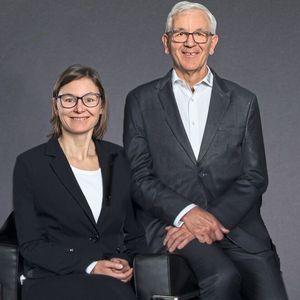 Thomas Kummich mit Tochter Nina Brenner, kaufmännische Leitung (Bild: Autohaus Kummich)