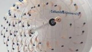 Die Feuchtigkeitsmühle funktioniert im Prinzip wie ein Wasserrad. (Bild: Columbia University/Youtube-Foto)