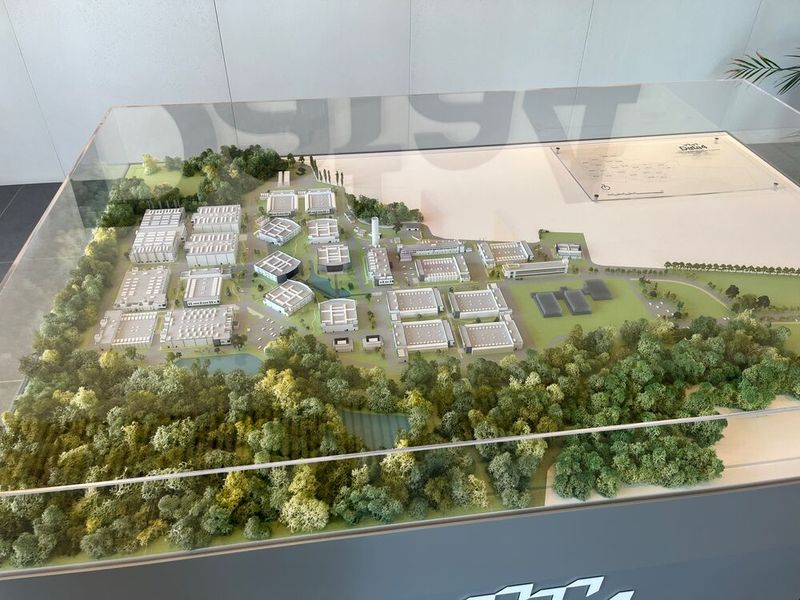 Der Lageplan des Data4-Campus in Marcoussis. Der Campus erstreckt sich auf 110 Hektar. (Bild: Paula Breukel)