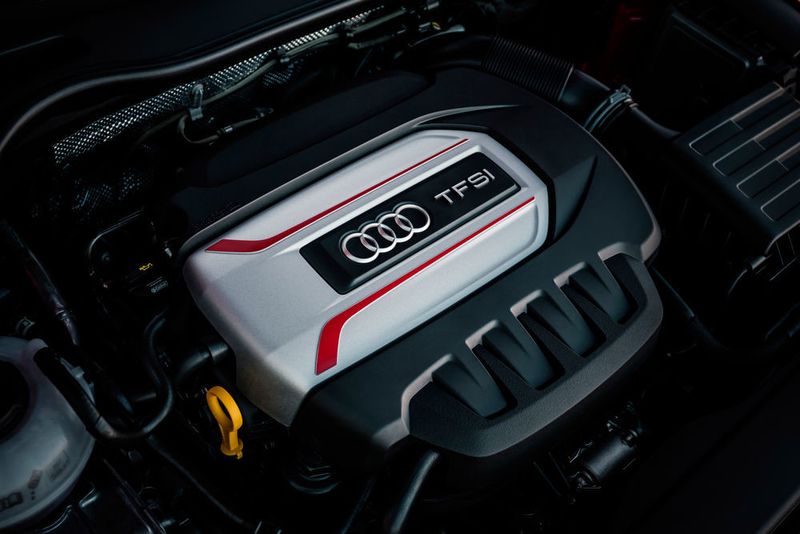 Das Einstiegsmodell TT 40 TFSI leistet 145 kW/197 PS, der TT 45 TFSI 180 kW/245 PS und die TDI-Version entfällt. Dafür wird der TT RS nachgereicht. (Audi)