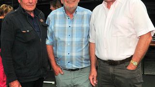 Führungsteam der Kfz-Innung Cottbus: Obermeister Hans-Peter Lange (Mitte) und seine beiden Stellvertreter Klaus-Ulrich Schultz (li.) und Rainer Klinkmüller. (Zietz/»kfz-betrieb«)