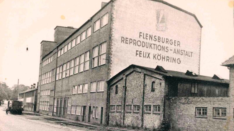 Am 16.6.1957 erfolgte der Umzug der Sammelstelle für Nachrichten über Führer von Kraftfahrzeugen zum Brauereiweg, wo sie nur eine geringe Fläche benötigte. Der größeren Teil des oberen Stockwerks wurde im Laufe des Jahres für das geplante Zentralregister eingerichtet, das am 2.1.1958 seinen Betrieb aufnahm. (Bild: KBA)