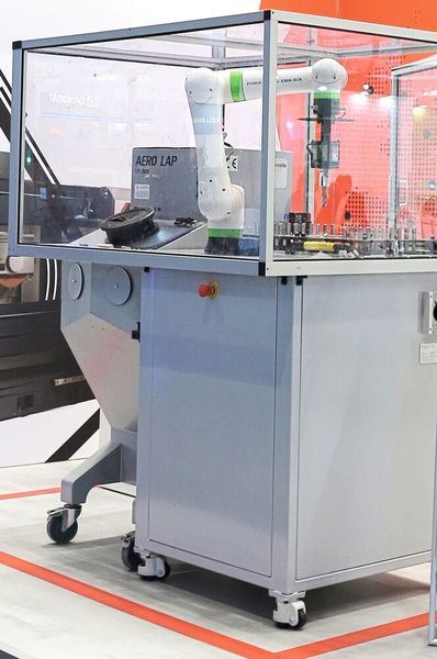 With the robotic automation of the proven AeroLap system, Okamoto introduces a unique solution to the market, offering a true performance booster, especially for tool manufacturers and mold makers. (Image:Okamoto)