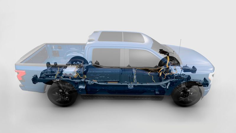 Die meist im Fahrzeugboden untergebrachtet Batterie ist das Herzstück von E-Autos. In Zukunft soll diese eine Mindesthaltbarkeit gewährleisten.(Bild:  Ford)