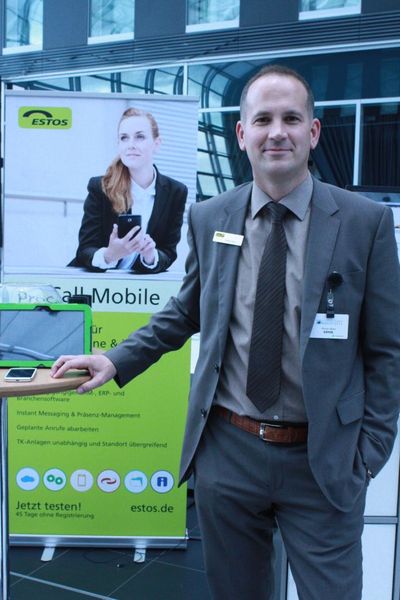 Florian Bock, Managing Director von Estos, am Partnerstand. (Vogel IT-Medien)