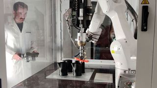 Halle und Merseburg sollen sukzessive zu einem Brennpunkt der additiven Fertigung werden. Dabei wollen 15 Partner in einem Forschungsprojekt helfen. Mit dabei ist auch das Fraunhofer IMWS. Der Schwerpunkt liegt auf der Verarbeitung thermoplastischer Kunststoffe. (Bild: Fraunhofer IMWS)