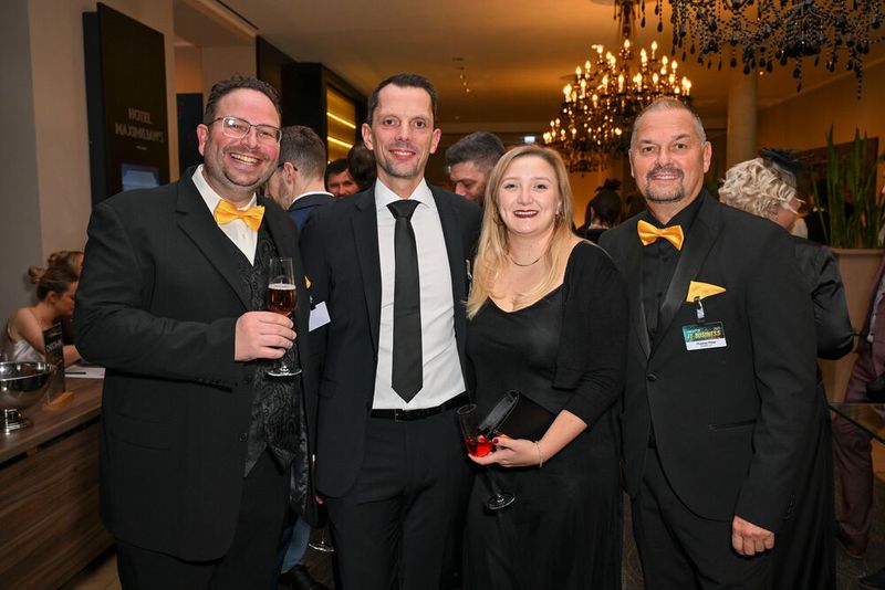 (v. l.) Robert Eichhorn (Reiner SCT), Hendrik Flierman und Isabel Kofler (Swissbit) und Thomas Peter (Reiner SCT) (Bild: Hannes Magerstädt)