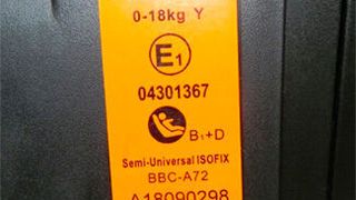 Sieht offiziell aus, erfüllt aber die Norm nicht: ein Kindersitz des Herstellers Jiangsu Best Baby. (Dekra)