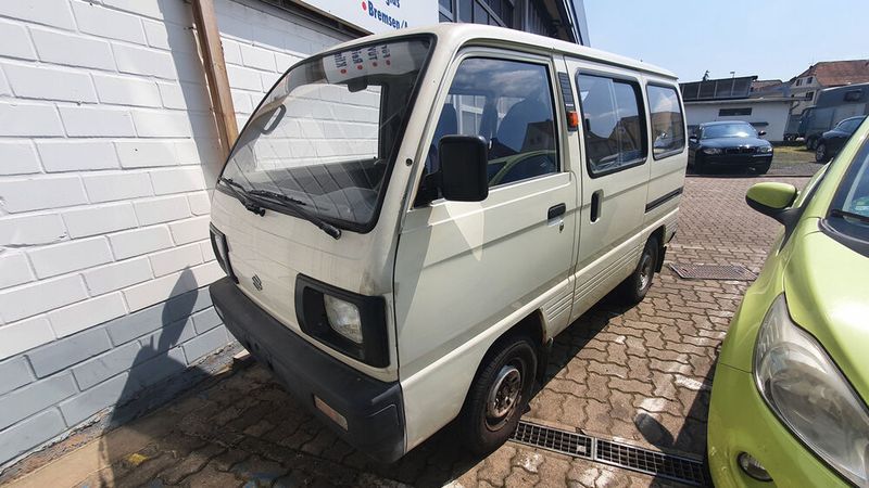 Auch dieser Suzuki Every bedarf noch etwas Zuwendung durch eine Werkstatt. (Bild: Schreiner/»kfz-betrieb«)