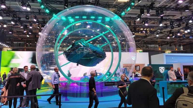 Peugeot konnte sicherlich die aufwendigste Präsentation auf der Mondial de l'Auto für sich verbuchen. (Bild: Wehner/Vogel Communication Group)