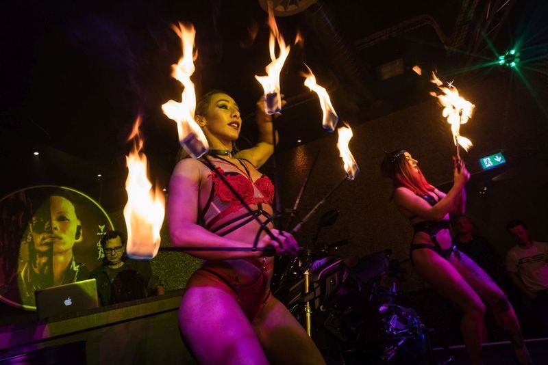 Auch hier hatten die Fuel Girls noch einmal einen heißen Auftritt. (MCH Messe Schweiz (Zuerich) AG)