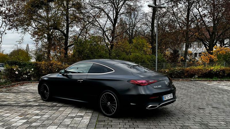 Vor allem das wuchtige Heck sorgt für eine starke Präsenz des CLE. (Bild: Simon – VCG)