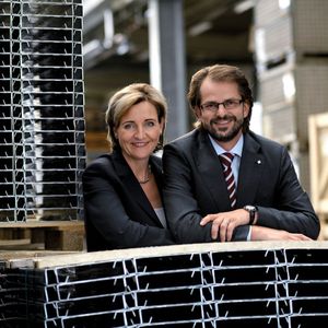 Das erfolgreiche Unternehmerpaar Daniela Eberspächer-Roth und Manfred Roth, Geschäftsführer der Profilmetall GmbH. Im Oktober 2010 erhielten sie für ihre unternehmerische Leistung den baden-württembergischen Landespreis für junge Unternehmen mit herausragenden und vorbildlichen Leistungen. Bild: Wagenhan