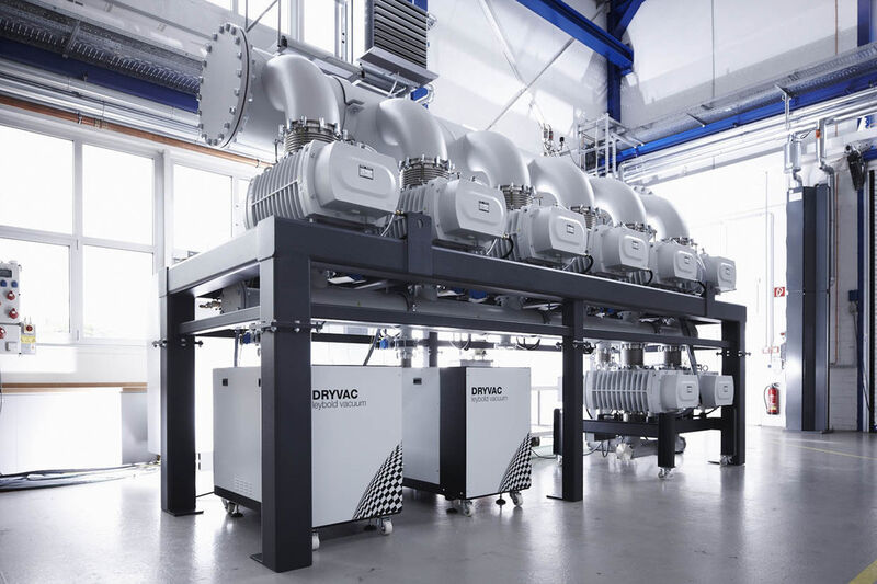 Moreover, because the pumps work in parallel, operations continue and outputremains largely unchanged in the event that one individual pump fails - unlike with traditional mechanicalsystems using one large roots pump. (Picture: Oerlikon Leybold Vacuum)
