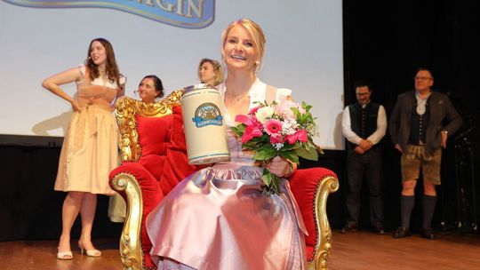 Katharina Kastenmüller aus Dietramszell/Ascholding ist zur Bayerischen Bierkönigin 2026/27 gewählt worden.(Bild:  Bayerischer Brauerbund)