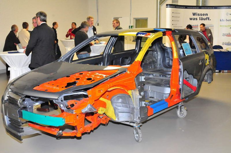 Die Vielzahl der verschiedenenen Stähle konnten die Teilnehmer am Anschauungsmodell des ZKF erkennen. (Archiv: Vogel Business Media)