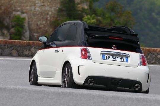 Mit offenem Dach macht aber auch eine behutsamere Fahrweise Spaß. (Archiv: Vogel Business Media)