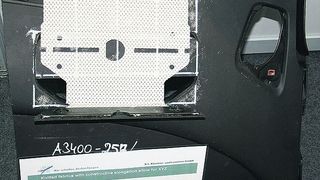 Das textile Airbag-Scharnier ist in Beifahrer-, Tür- und Seitenairbags verbaut. (Bild: K.L Kaschier- und Laminier GmbH)