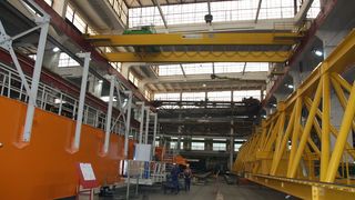 Kranbau Köthen: Blick in die Fertigung.  (Bild: Sonnenberg)