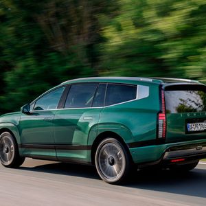 Als Fahr-Zeug ist der Ioniq 9 ein Vertreter der gemütlicheren Sorte.(Bild:  Hyundai)