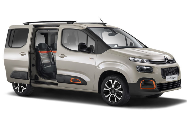 Der Einstieg erfolgt über seitliche Schiebetüren. (PSA)